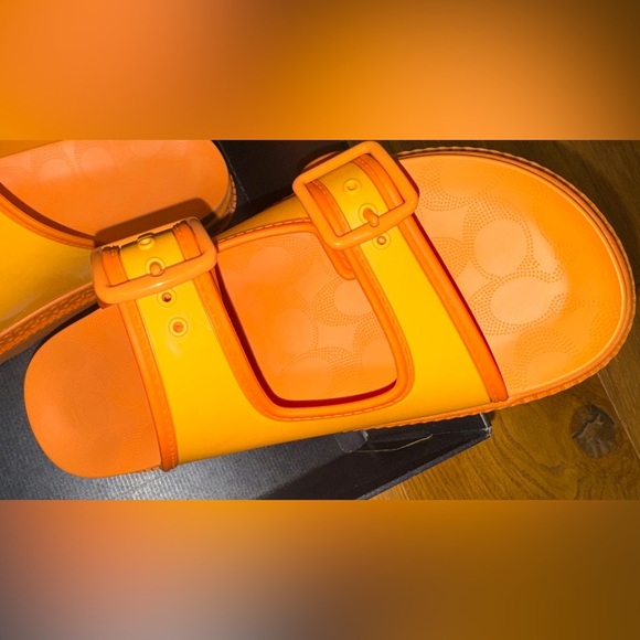 Coach Lainey Rubber Sandals Honeycomb Orange Size 9 NWT Bold,Bright,Statement - Picture 8 of 9